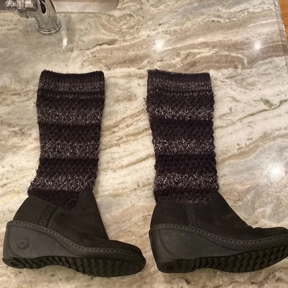 Ugg sweater wedge boots with leather foot - Picture 1 of 7